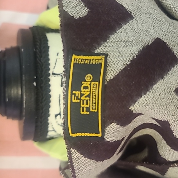 🧧Fantastic Fendi Zucca Cashmere Scarf🍟+GIFT - Picture 2 of 8